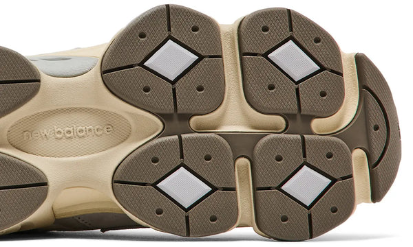 9060 Pearl Grey Linen Sneaker