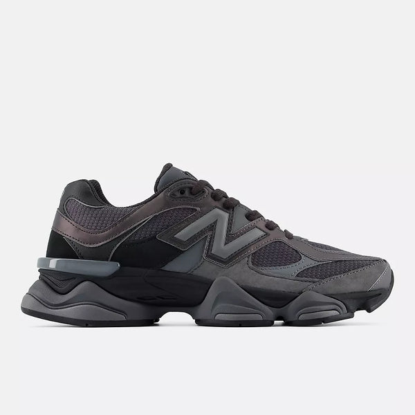 9060 Black Sneaker