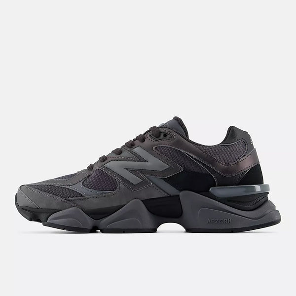 9060 Black Sneaker