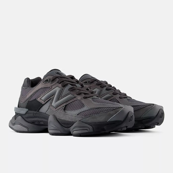 9060 Black Sneaker