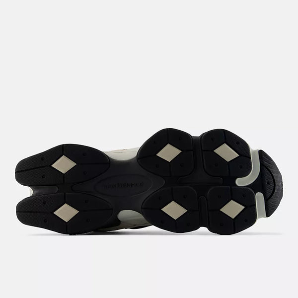 9060 Timberwolf Sneaker